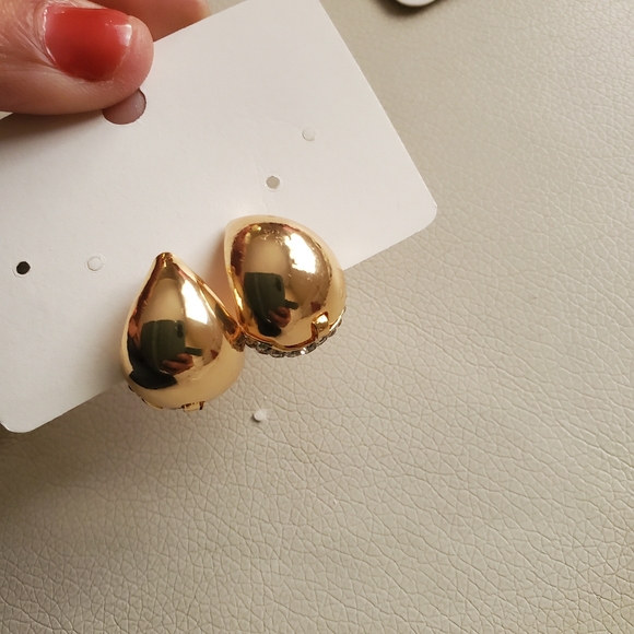 OVAL EARRINGS   PLATED. - Picture 3 of 4